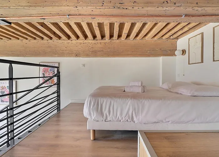 Charming Apartment With An Unobstructed View