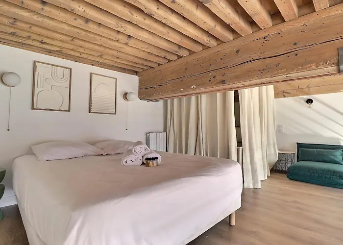 Charming Apartment With An Unobstructed View