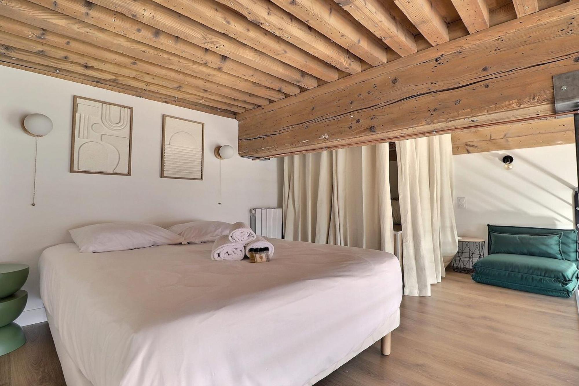 Charming With An Unobstructed View Apartment