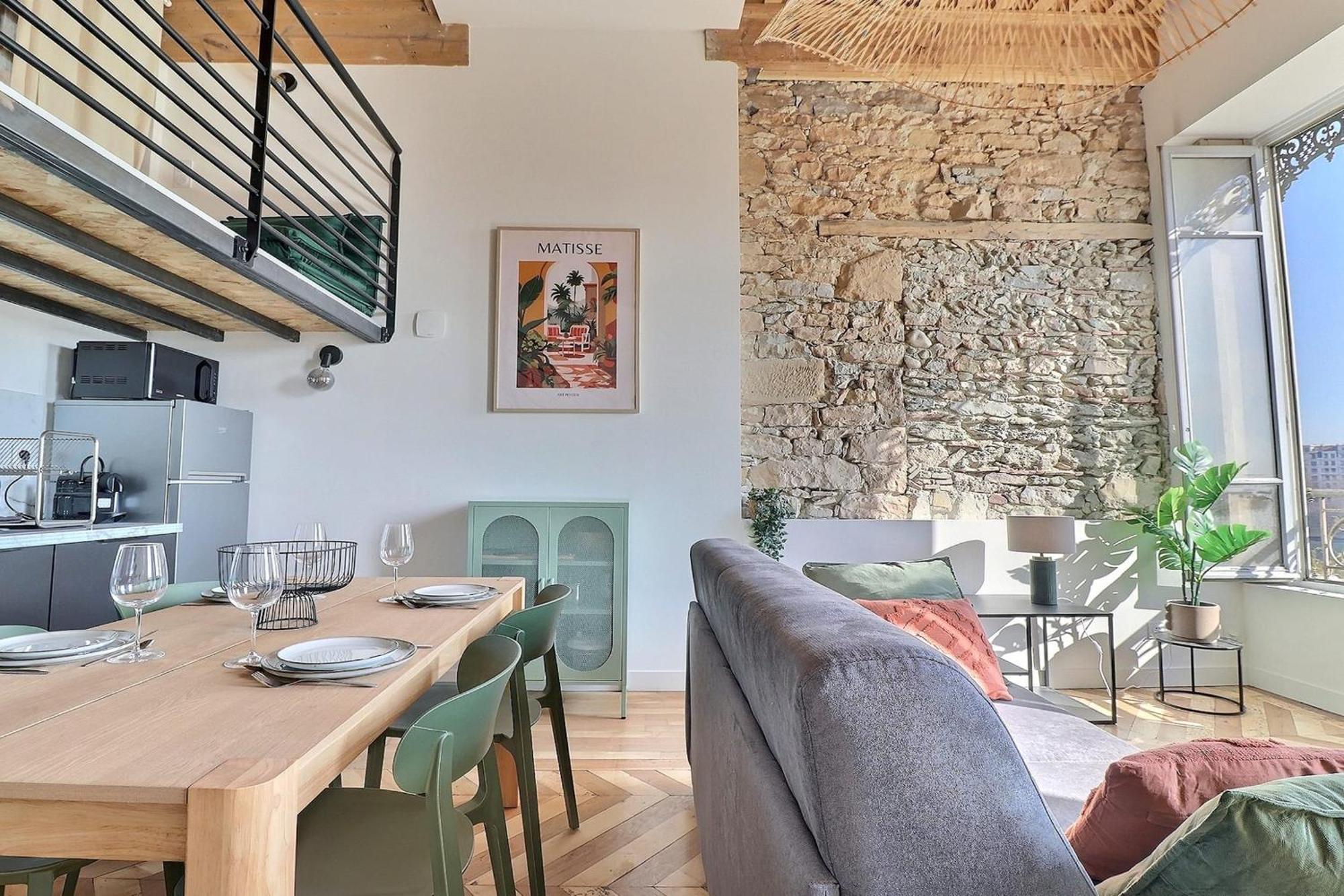 Apartment Charming With An Unobstructed View
